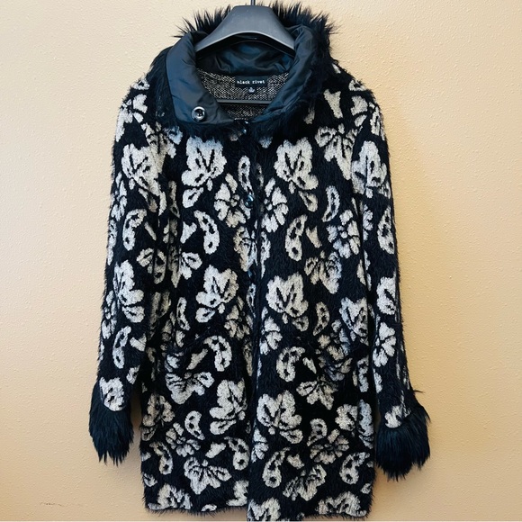 NWOT Black Rivet Sweater Black with fur lines on neck and hand Size XL - Picture 2 of 9